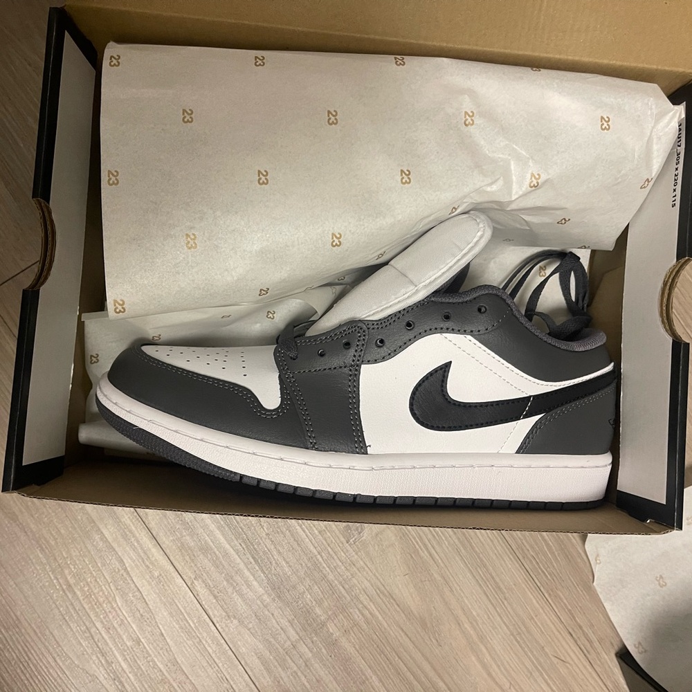 Air Jordan 1’s brand neww on the box never worn
